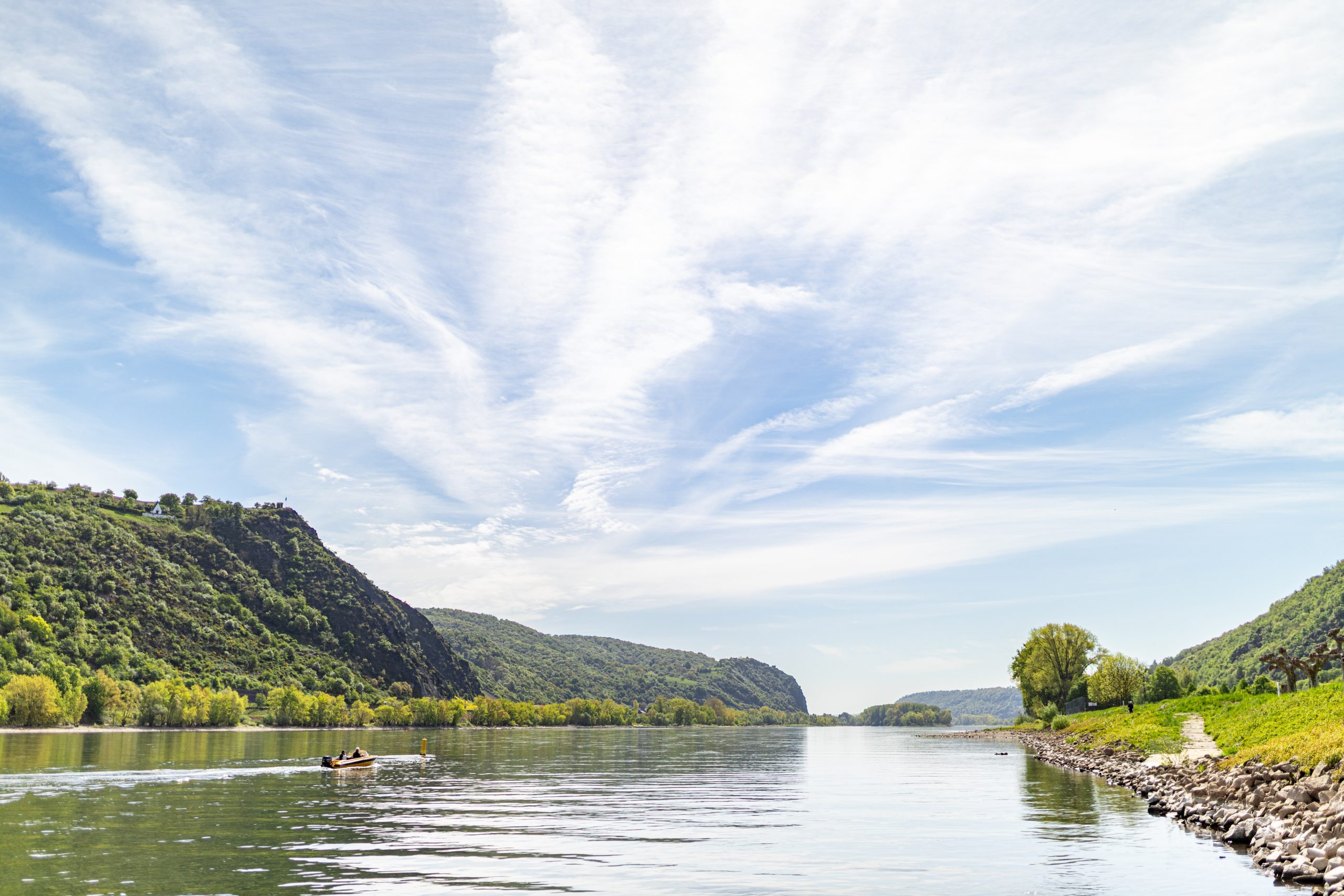 Flussbestattung am Rhein